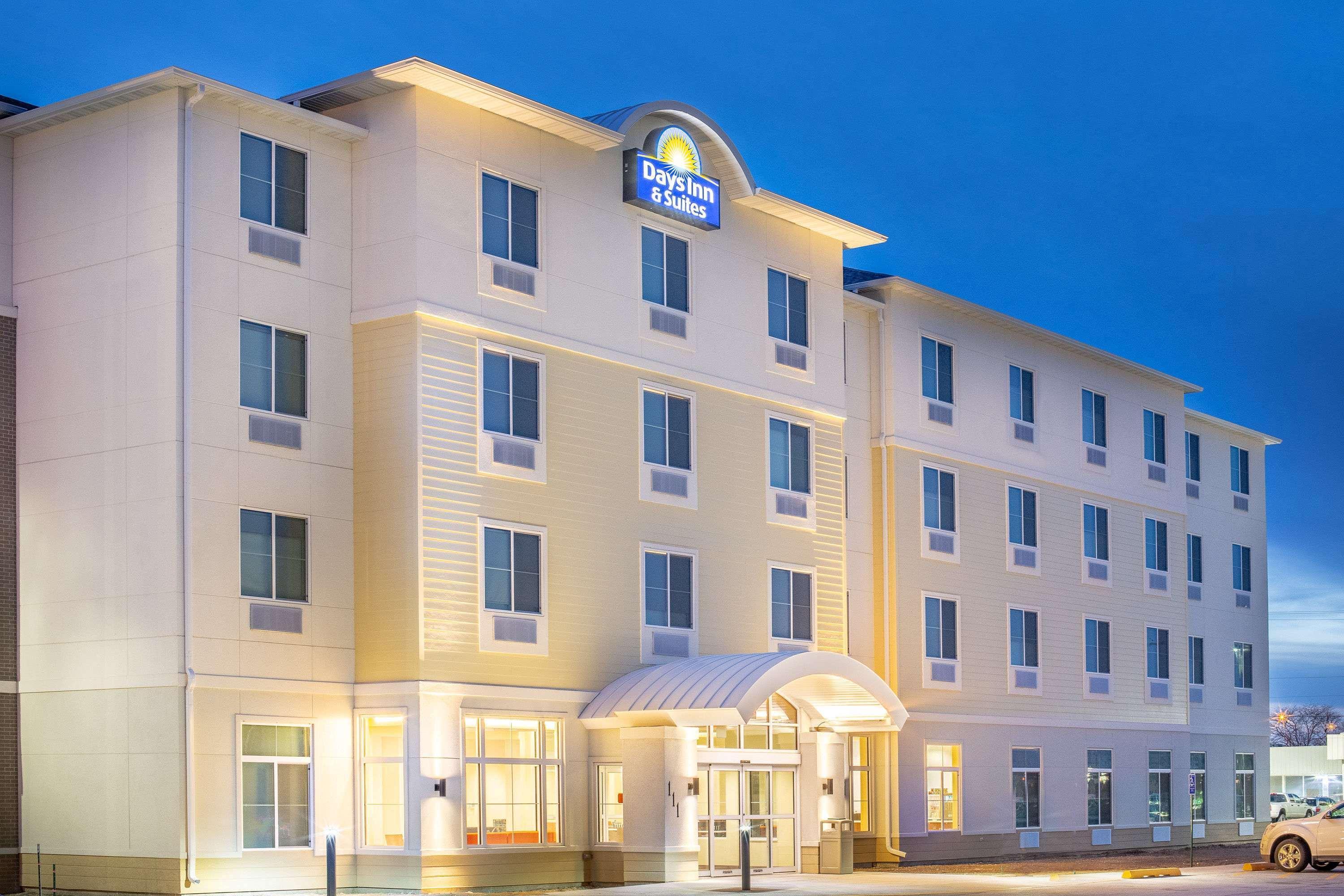Days Inn & Suites By Wyndham Kearney Ne Exteriör bild