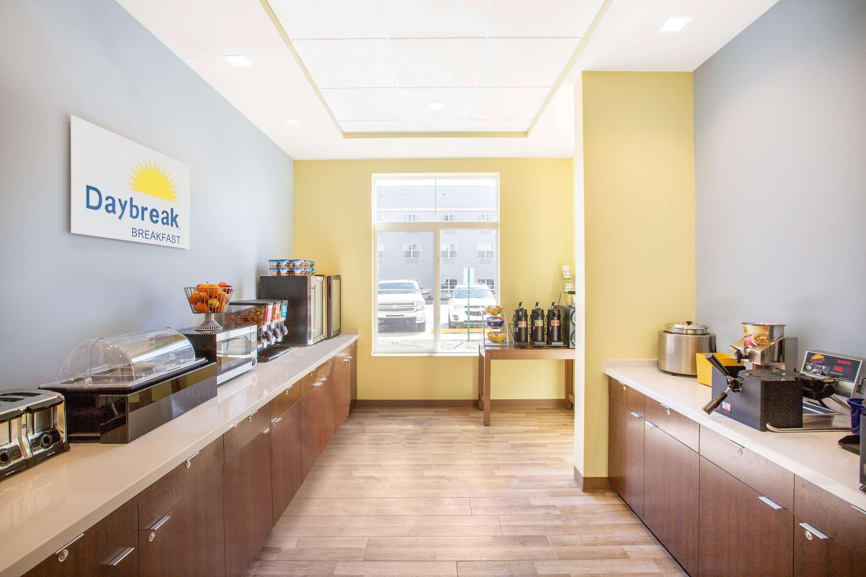Days Inn & Suites By Wyndham Kearney Ne Exteriör bild
