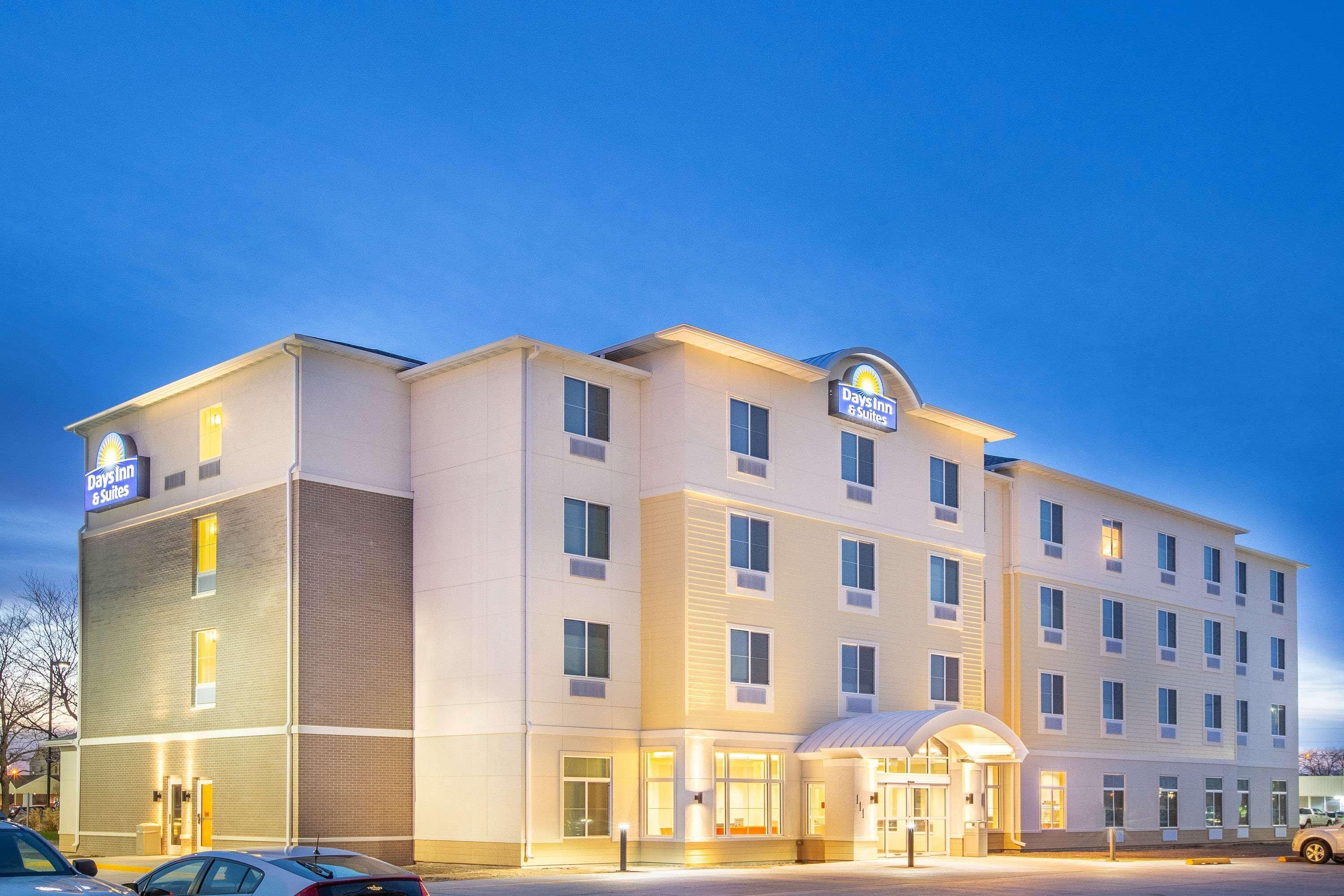 Days Inn & Suites By Wyndham Kearney Ne Exteriör bild