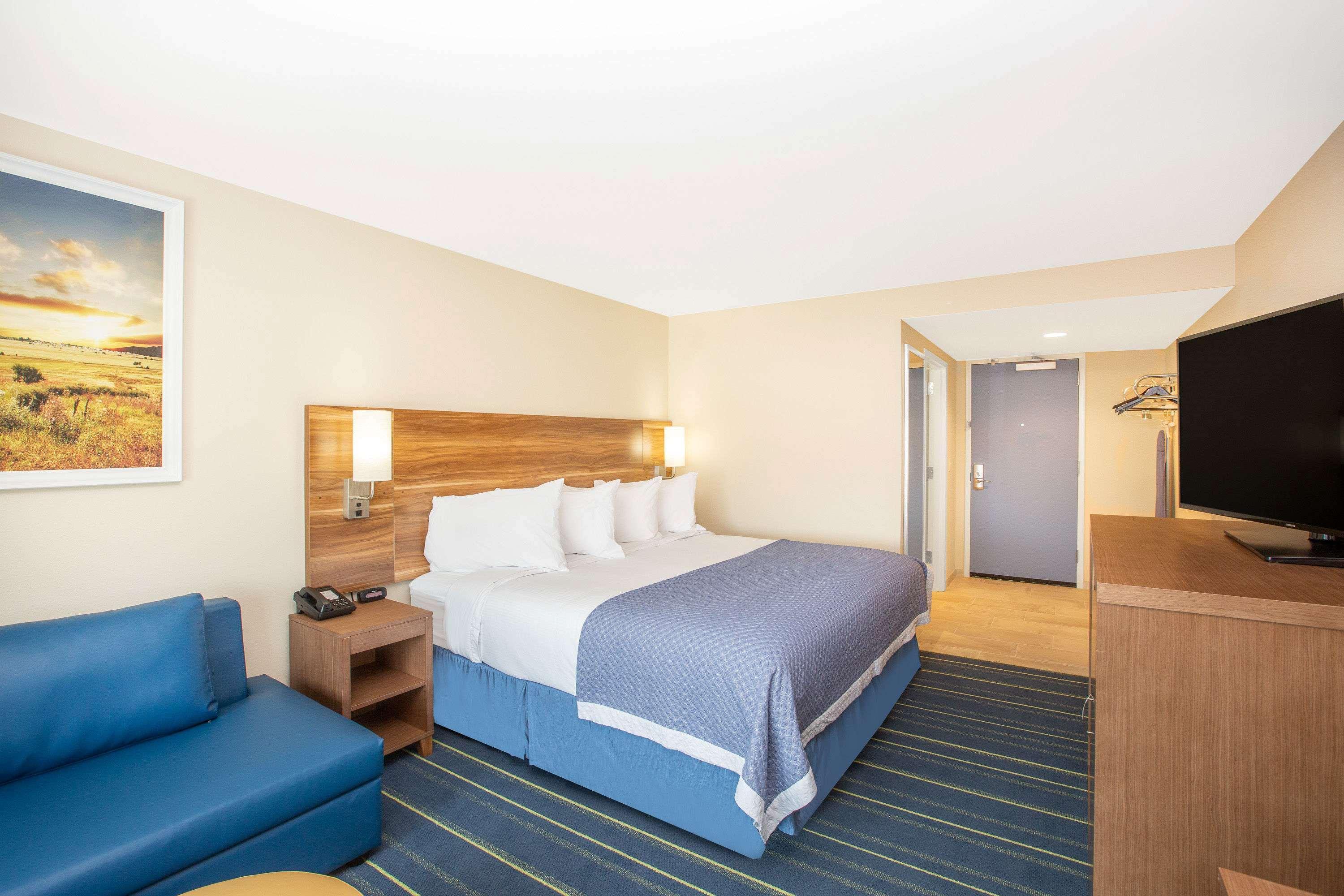 Days Inn & Suites By Wyndham Kearney Ne Exteriör bild