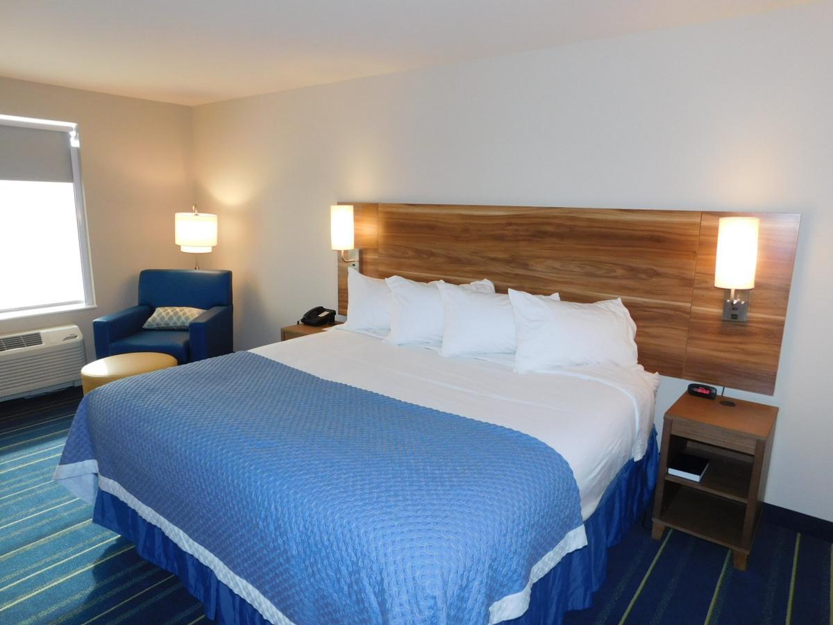 Days Inn & Suites By Wyndham Kearney Ne Exteriör bild